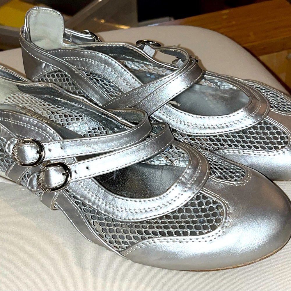 Women’s flats